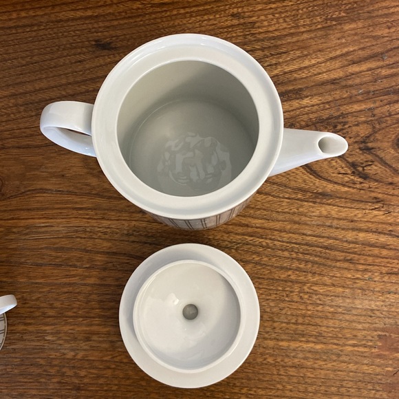 Thomas Rosenthal of Germany Coffee Pot / Cups / Sugar - Picture 7 of 8